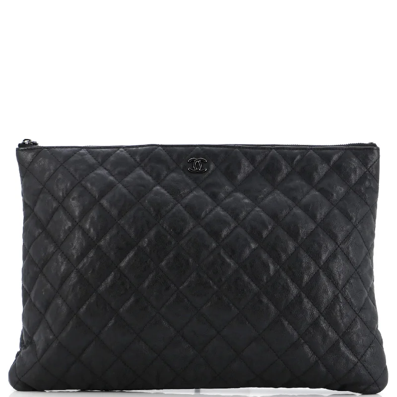 Minimalist leather handbagsO Case Clutch Quilted Crumpled Calfskin Large