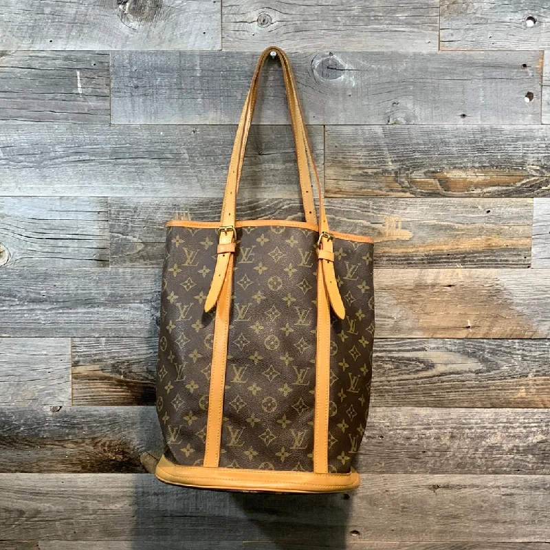 Louis Vuitton bags with a chain - link trim and a leather body for a modern edgeLouis Vuitton Monogram Bucket Bag w Pouchette