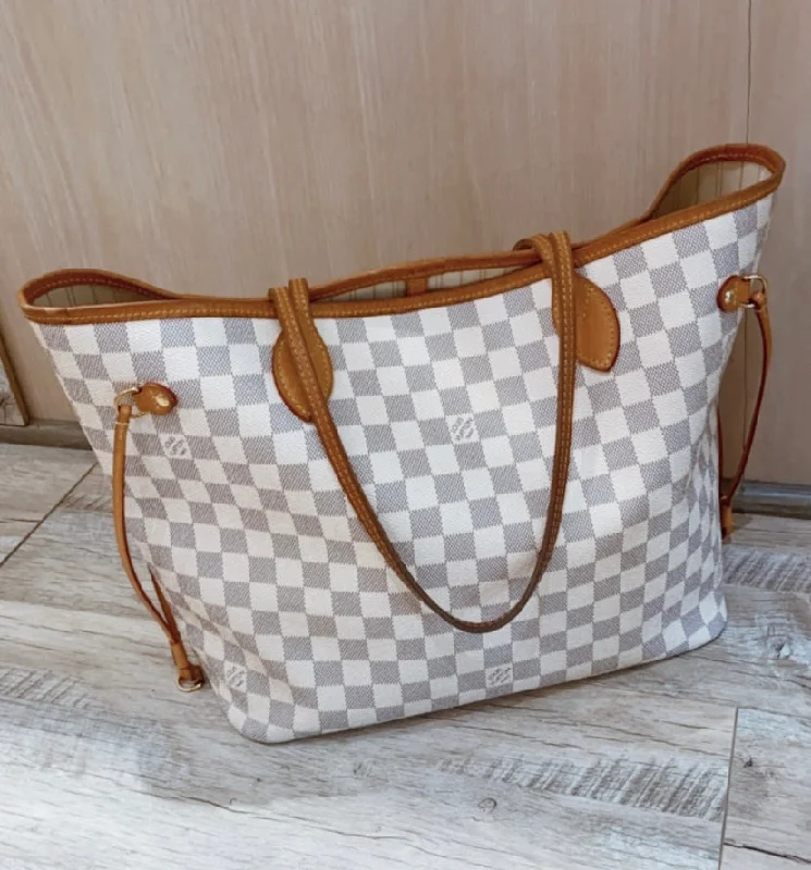 Louis Vuitton handbags with a beaded trim for a touch of glamourLOUIS VUITTON DAMIER AZUR NEVERFULL