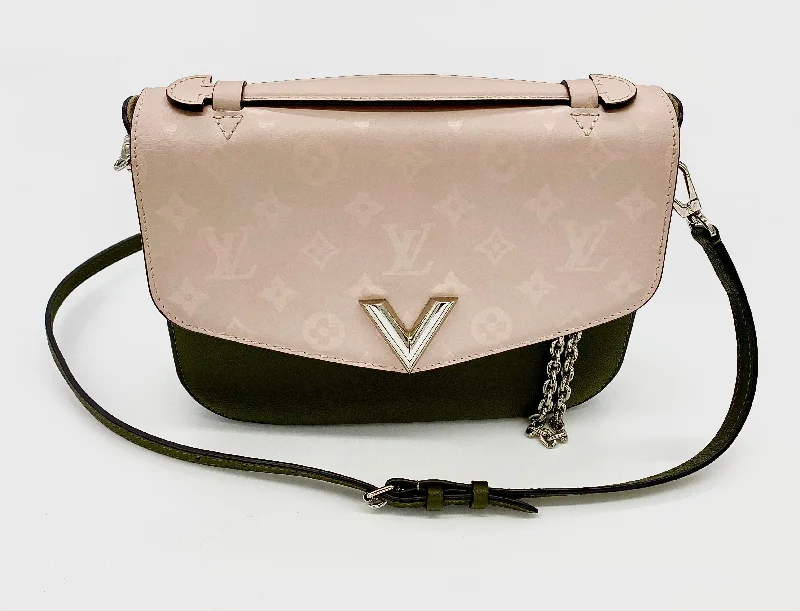 Louis Vuitton Capucines bags with smooth calfskin leather for luxuryLOUIS VUITTON VERY MESSENGER BAG