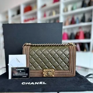 Chanel bags for those who value investment piecesBoy Calfskin Old Medium 25CM Limited Edition Leboy Green Brown No 18