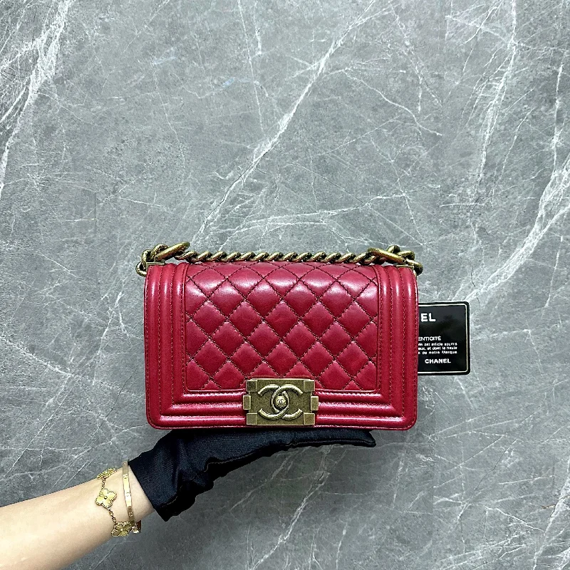 Chanel Quilted Leather Shoulder Bag for FashionistasBoy Small Glazed Caflskin Red GHW No 17