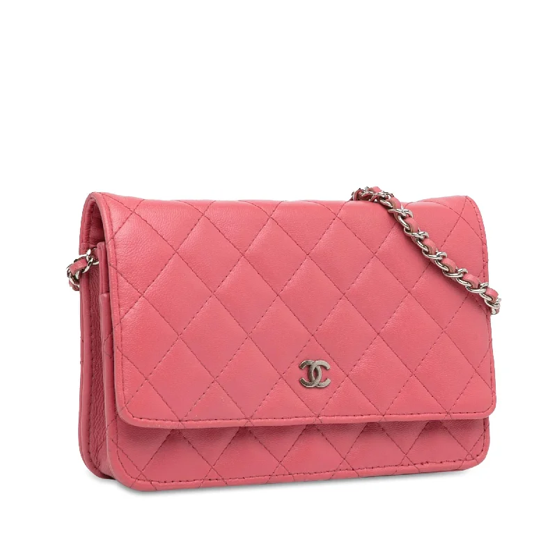 Chanel bags with classic and elegant designsChanel Classic Lambskin Wallet on Chain (oopfuU)