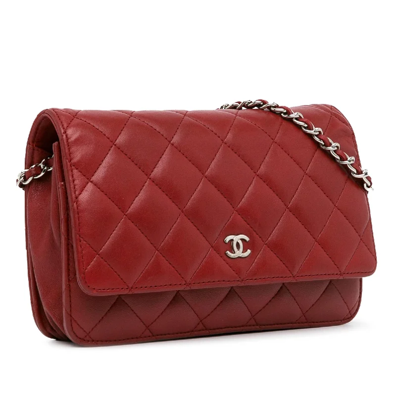 Chanel Quilted Leather Shoulder Bag for FashionistasChanel Classic Lambskin Wallet on Chain (QiIFM3)