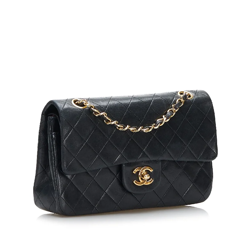 Chanel bags with classic and elegant designsChanel Classic Small Lambskin Double Flap (oElNPm)