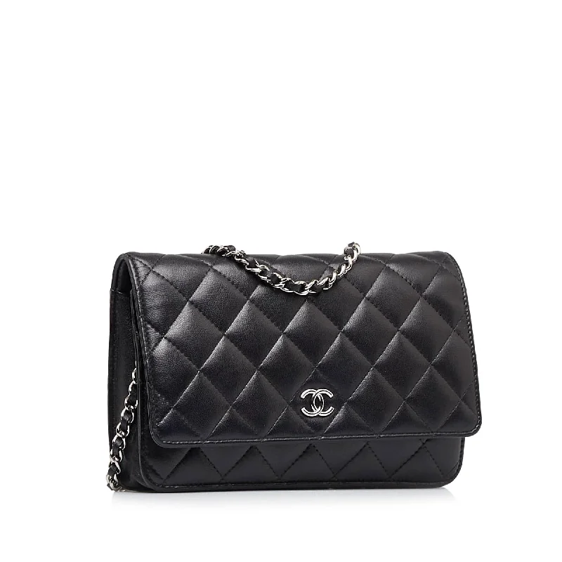 Chanel bags for women with minimalist styleChanel Classic Wallet on Chain (t2aF4Z)