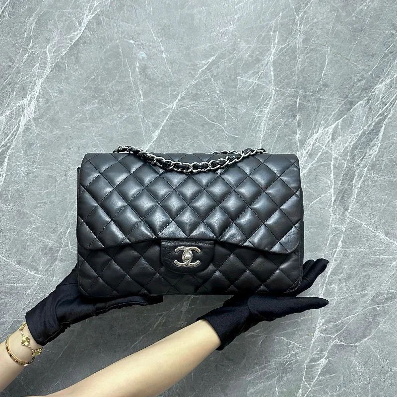 Chanel bags for the minimalist fashionJumbo Classic Flap Single Flap Lambskin Black SHW No 13