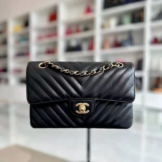 Chanel bags with iconic gold chainsSmall Classic Flap Lambskin 23cm Chevron Black GHW No 27