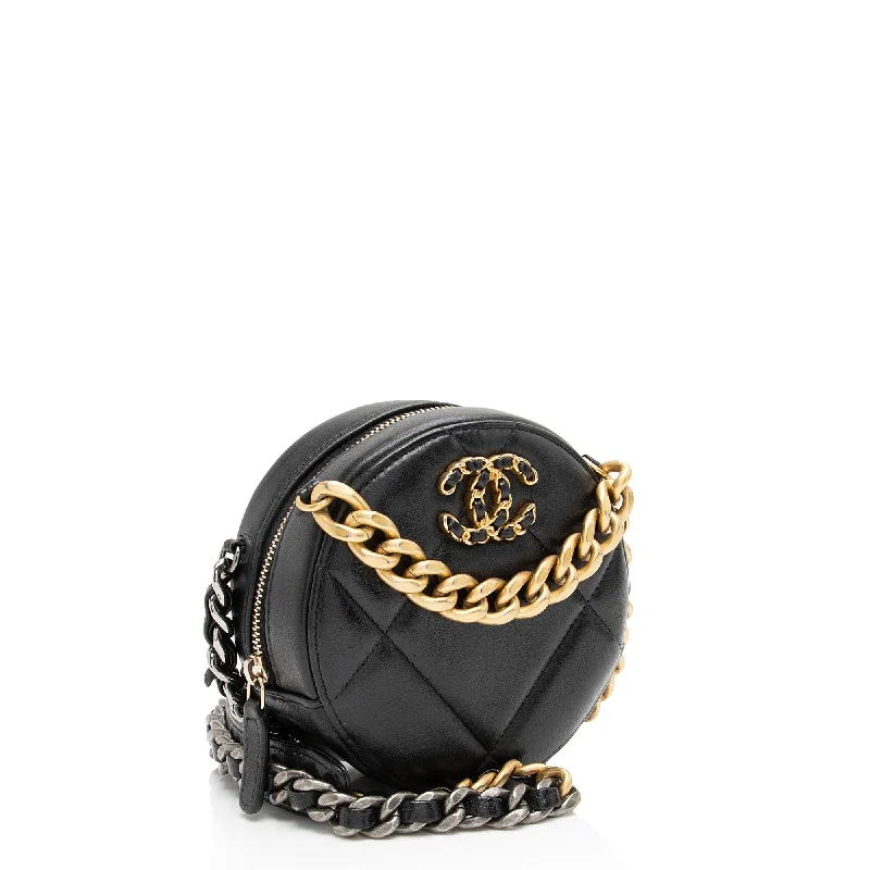 Chanel bags for women who appreciate fine craftsmanshipChanel Lambskin 19 Round Clutch with Chain (KFnAV9)