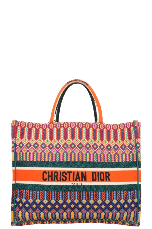 Stylish Christian Dior shoulder bags with a tassel - adorned zipperCHRISTIAN DIOR Large Book Tote Multicolor