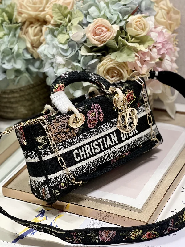 Christian Dior tote bags with a double - handle and shoulder - strap optionChristian Dior - Luxury Bags  138