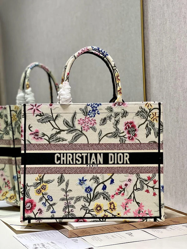 Christian Dior bags with a quilted pattern and gold - toned hardwareDior Bag